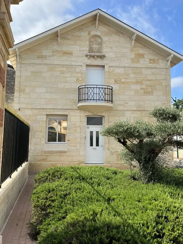 maison avec nouvelles fenetres at fermetures